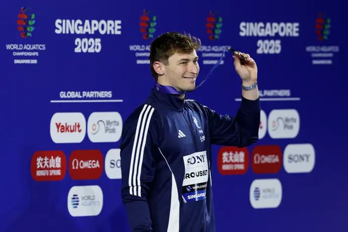 מקסים גרוסה שחיין צרפתי עם מדליית זהב, אליפות העולם בשחייה 2025