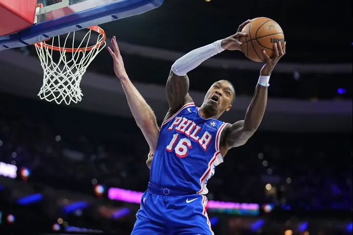 לוני ווקר במדי פילדלפיה