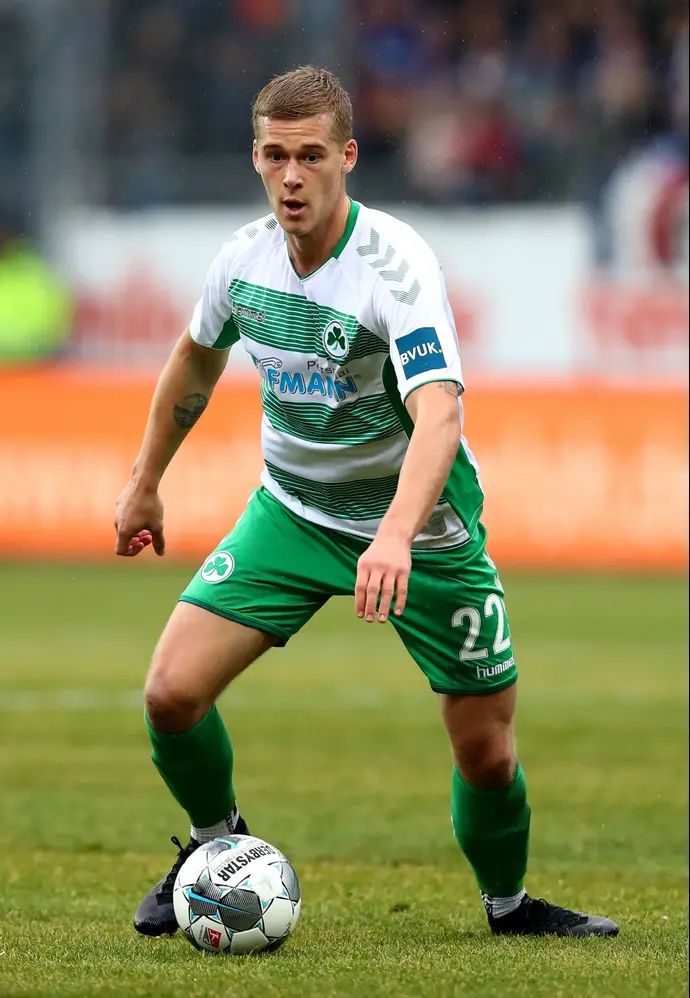 פליקס ביימו במדי גרויתר פורת ב-2020