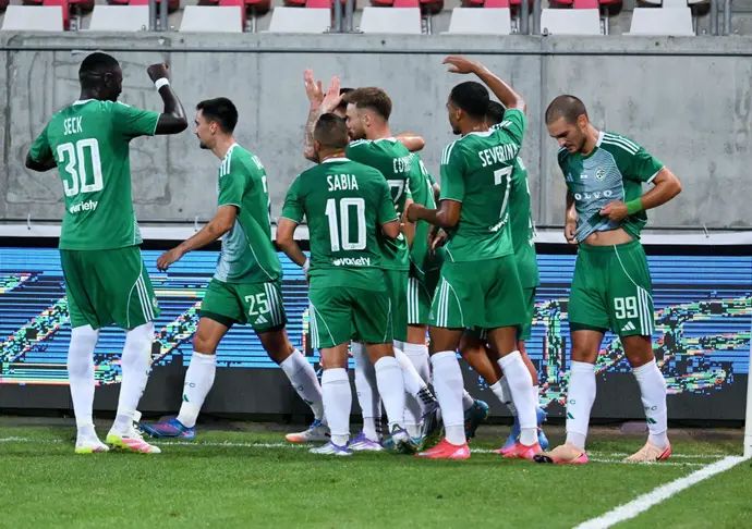 שחקני מכבי חיפה חוגגים