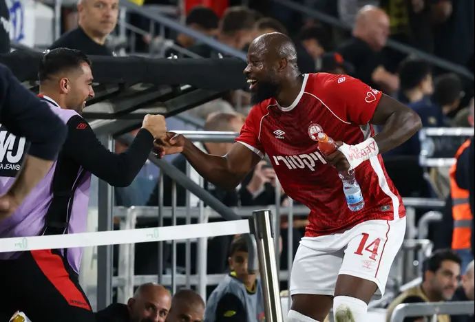 ארנולד גאריטה לצד שי אליאס, הפועל באר שבע