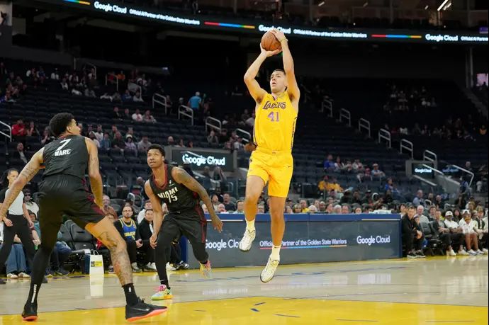 קול סוויידר במדי לוס אנג'לס לייקרס