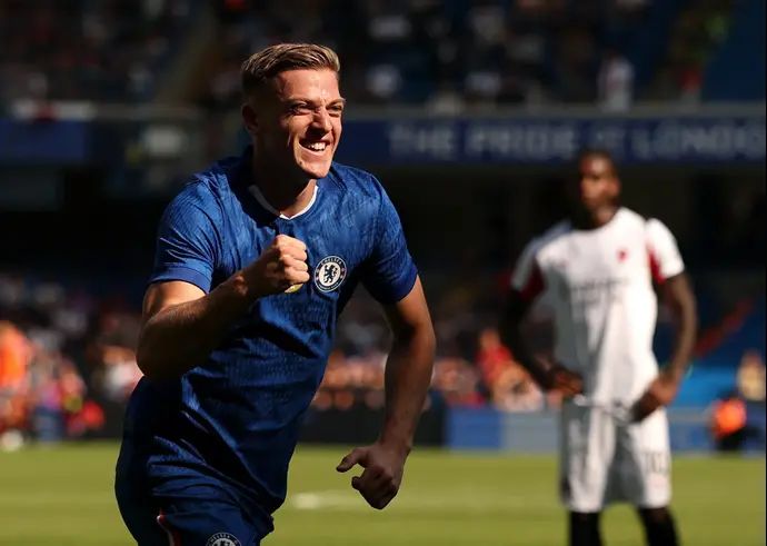 ליאם דלאפ שחקן צ'לסי חוגג שער