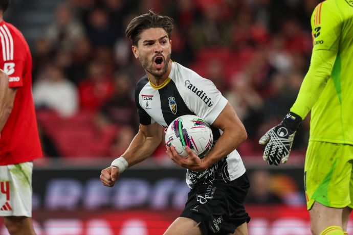 תומאס ריביירו במדי פארנסה