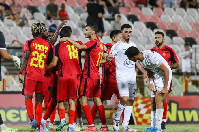 שחקני מ.ס. אשדוד חוגגים