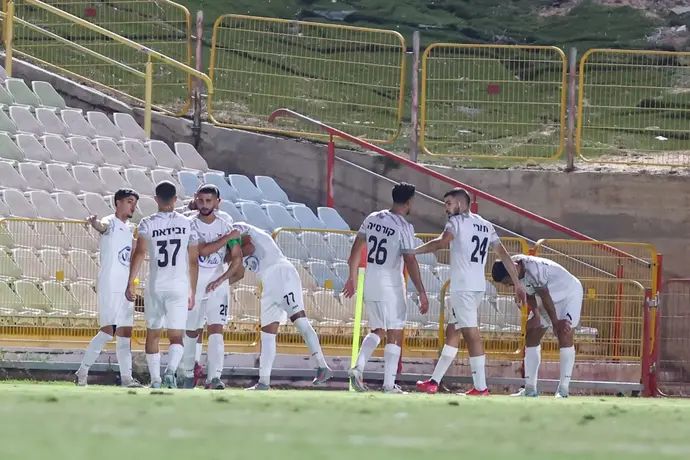 שחקני בני סכנין חוגגים