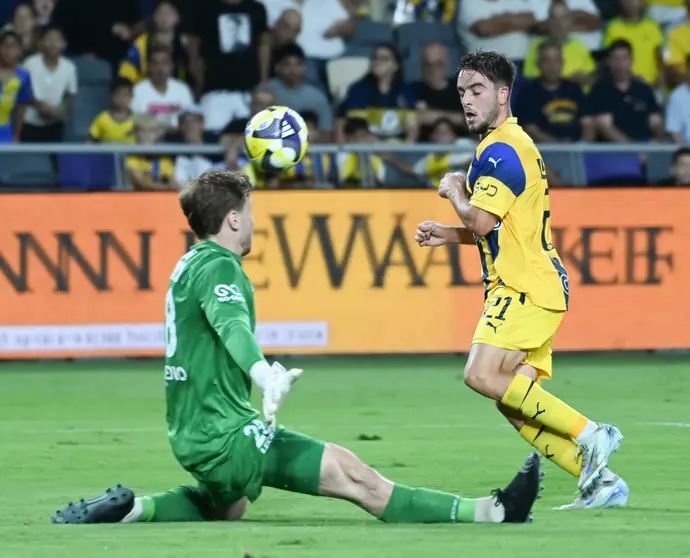 שחקן מכבי תל אביב נועם בן הרוש, מול בן גורדין, הפועל ירושלים