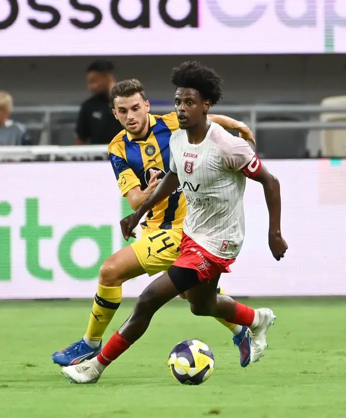 שחקן הפועל ירושלים אווקה אשטה, מול שחקן מכבי תל אביב דני גרופר