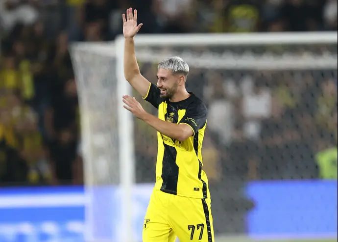 עומר אצילי שחקן בית"ר ירושלים חוגג שער