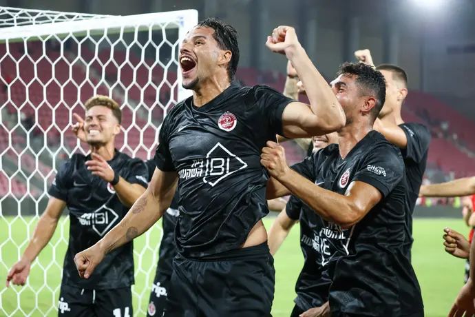 שחקן הפועל תל אביב, צ'יקו