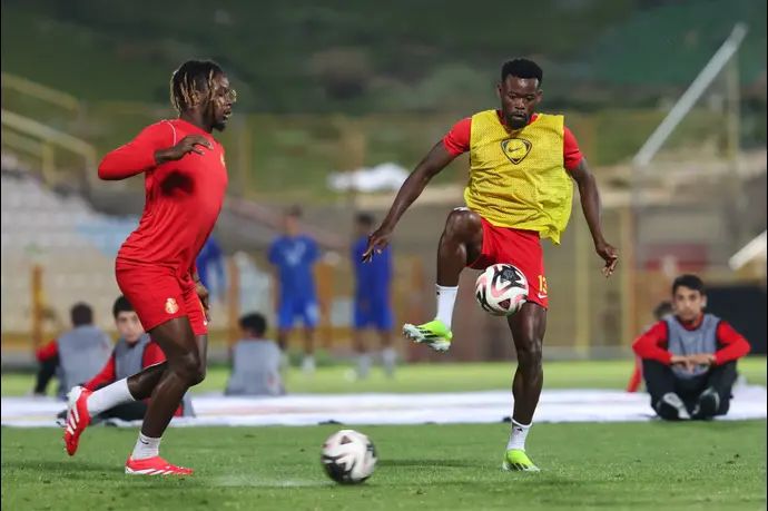 יוג'ין אנסה שחקן מ.ס. אשדוד בחימום