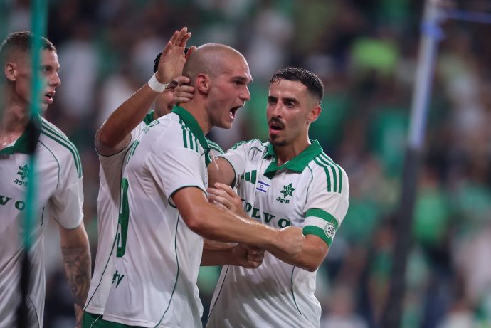 ג'ורג'ה יובאנוביץ' שחקן מכבי חיפה חוגג שער