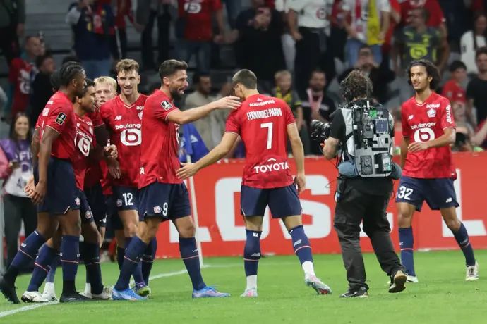 שחקני ליל חוגגים עם אוליבייה ז'ירו