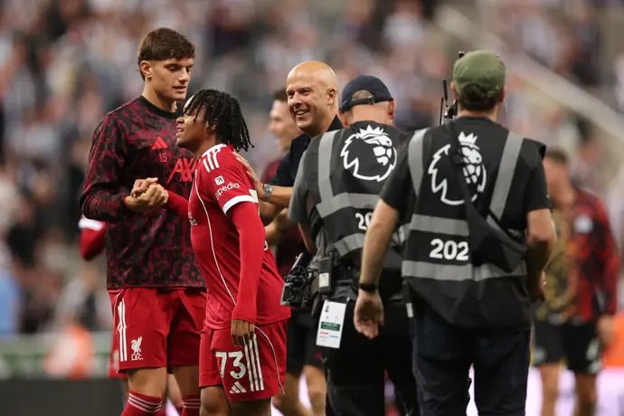 ארנה סלוט, מאמן ליברפול לצד ריו אנגומוהא