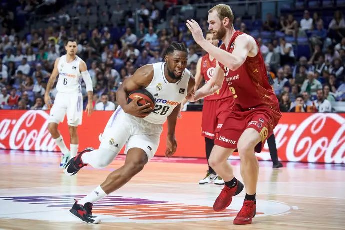 טריגווי הלינאסון, סראגוסה לצד גרשון יאבוסלה, ריאל מדריד