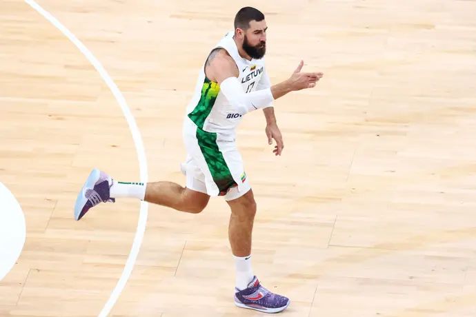 שחקן נבחרת ליטא, יונאס ולנצ'יונאס