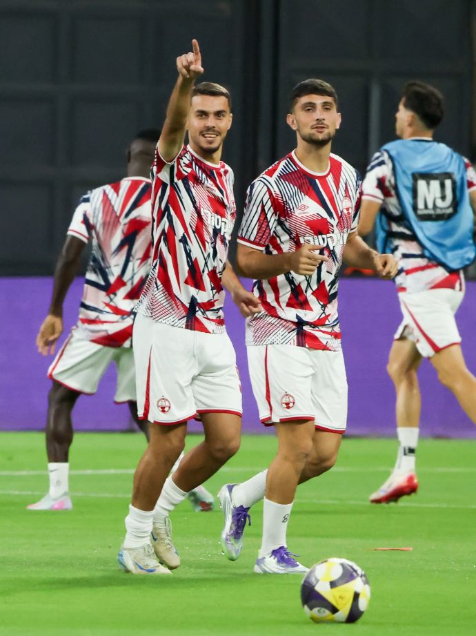 חמודי כנעאן, זאהי אחמד שחקני הפועל באר שבע בחימום