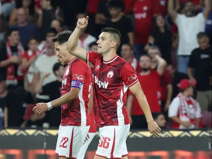 איגור זלאטנוביץ' שחקן הפועל באר שבע חוגג שער