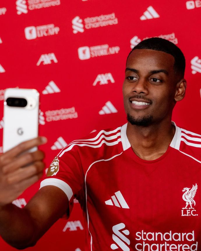 אלכסנדר איסק, חלוצה החדש של ליברפול