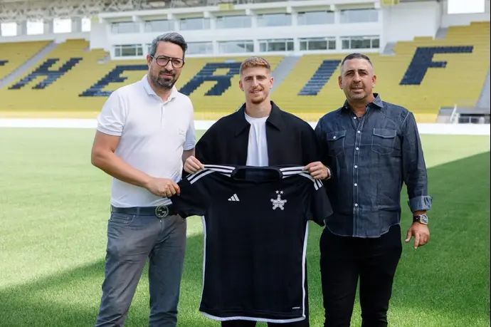 ליאם חרמש, שחקן שריף טירספול עם אביו יניב וסוכנו אדם קידן