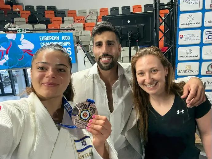 כרם פרימו ג'ודאית ישראלית עם המאמנים גולן פולק, מעין גרינברג