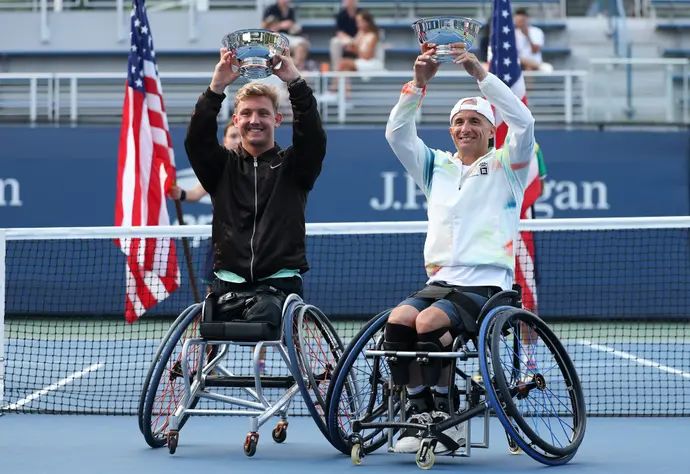 גיא ששון טניסאי פראלימפי ישראלי עם נילס וינק, זוכי טורניר אליפות ארה"ב לזוגות קוואד