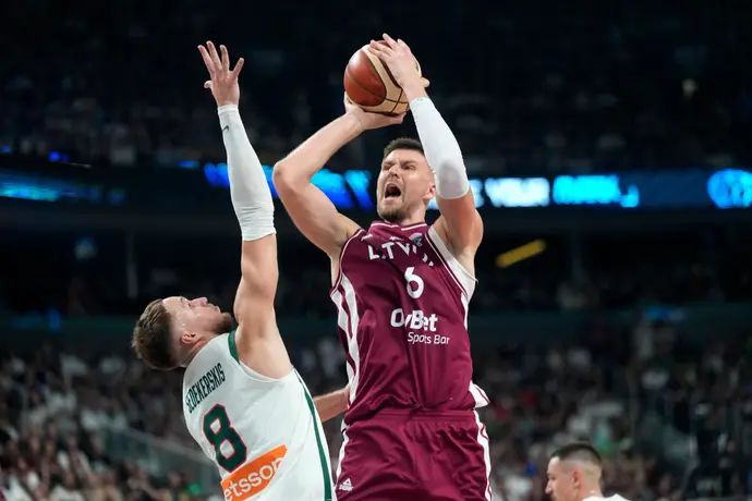 קריסטפס פורזינגיס, נבחרת לטביה