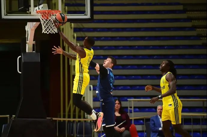 לוני ווקר, שחקן מכבי תל אביב