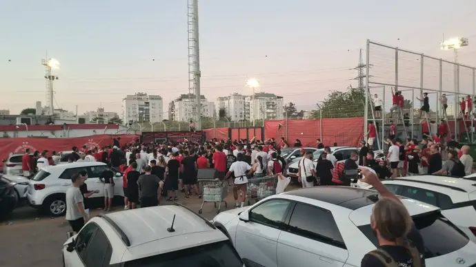 אוהדי הפועל תל אביב באימון