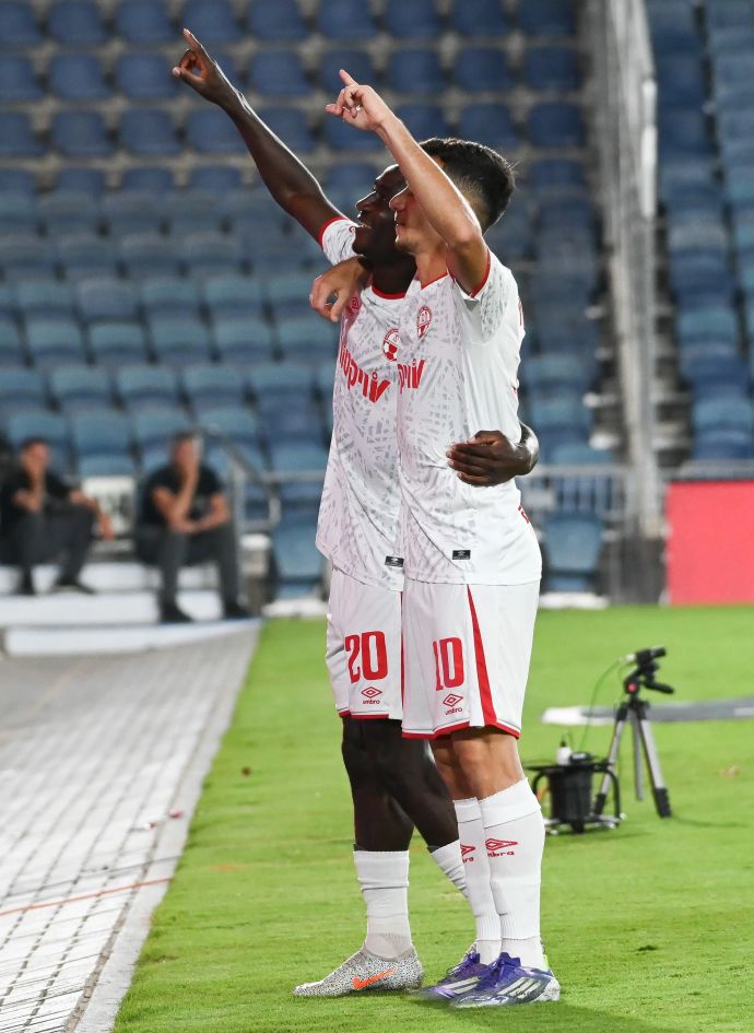 דן ביטון לצד קינגס קאנגווה, הפועל באר שבע