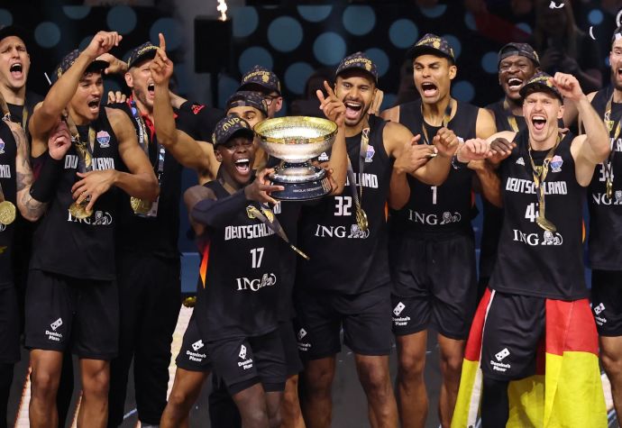 דניס שרודר, נבחרת גרמניה חוגגת זכייה ביורובאסקט 2025