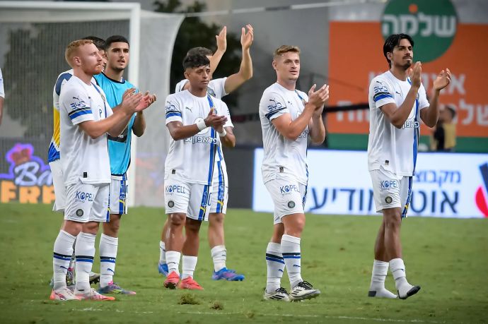 שחקני מכבי תל אביב מודים לקהל