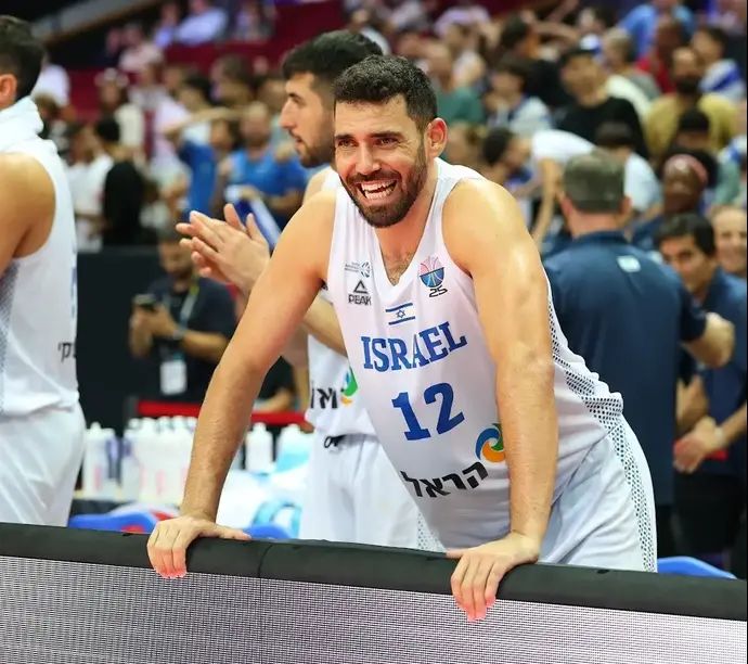 שחקן נבחרת ישראל בכדורסל, רפי מנקו