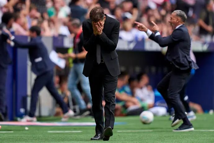 דייגו סימאונה בוכה מרוב אושר אחרי הניצחון של אתלטיקו מדריד בדרבי