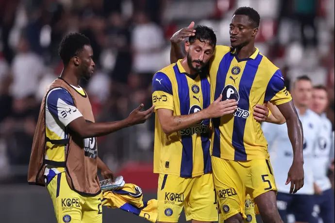 מוחמד עלי קמארה, איסוף סיסוקו לצד שגיב יחזקאל מכבי תל אביב