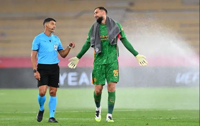 שוער מנצ'סטר סיטי ג'אנלואיג'י דונארומה