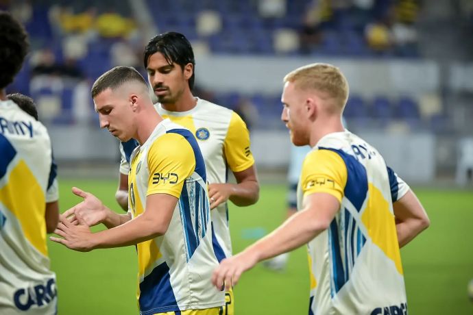 אושר דוידה שחקן מכבי תל אביב בחימום