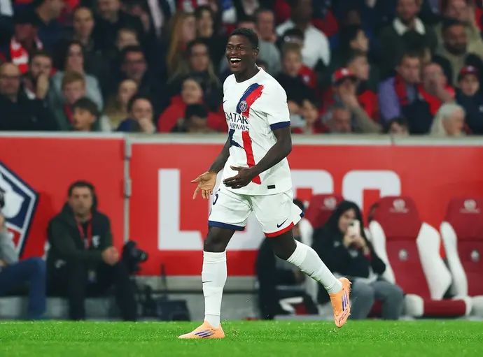 נונו מנדש שחקן פריז סן ז'רמן חוגג שער