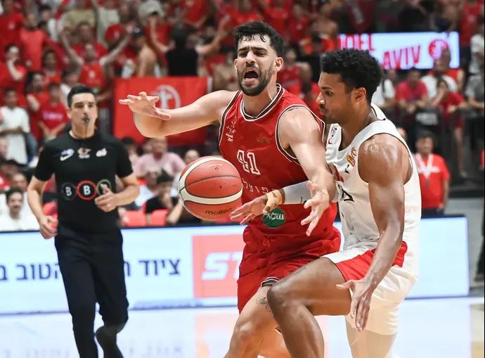 ג'סטין סמית', הפועל ירושלים לצד תומר גינת, הפועל תל אביב