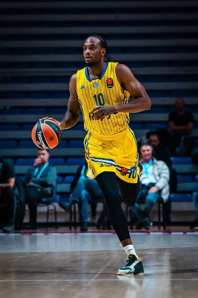 שחקן מכבי תל אביב אושיי בריסט