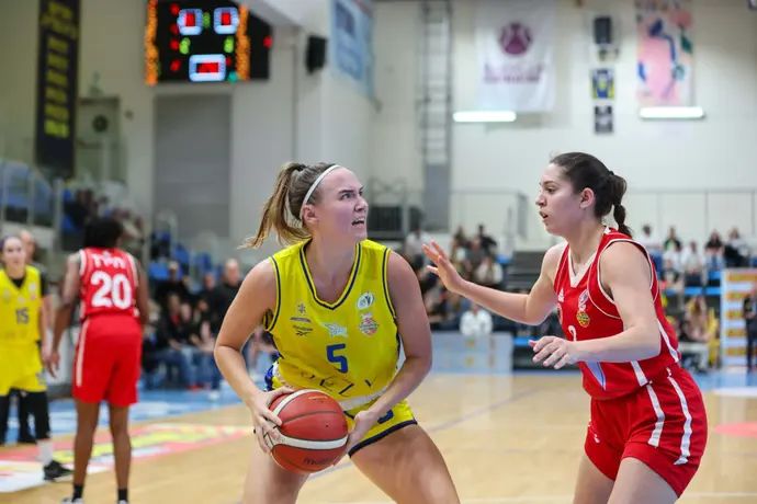 קסניה מלשקה שחקנית מכבי בנות אשדוד