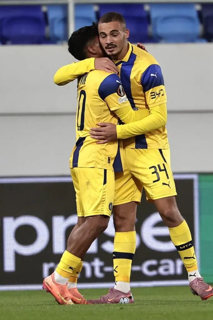 סייד אבו פרחי לצד קרווין אנדרדה, מכבי תל אביב