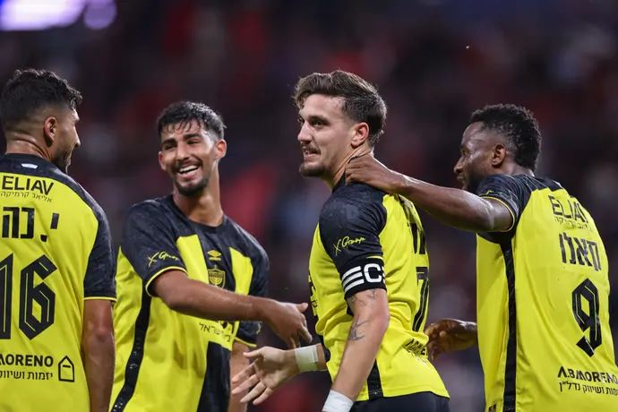 ירדן שועה חוגג שער לזכות בית"ר ירושלים