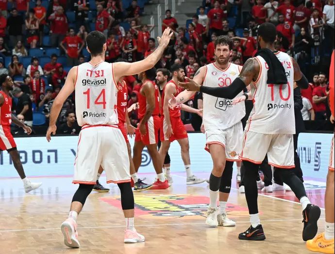 שחקני הפועל העמק