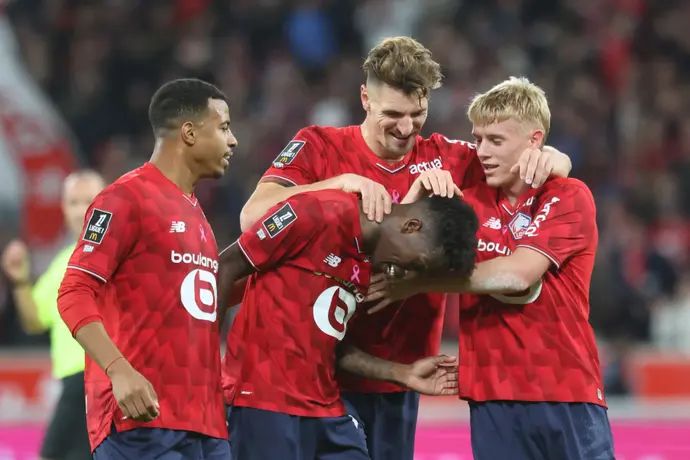 שחקני ליל חוגגים