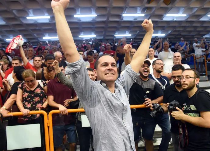 מאמן הפועל באר שבע יניב בורגר חוגג