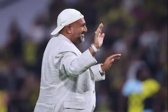 ברק אברמוב בעלים בית"ר ירושלים חוגג זכייה בגביע הטוטו