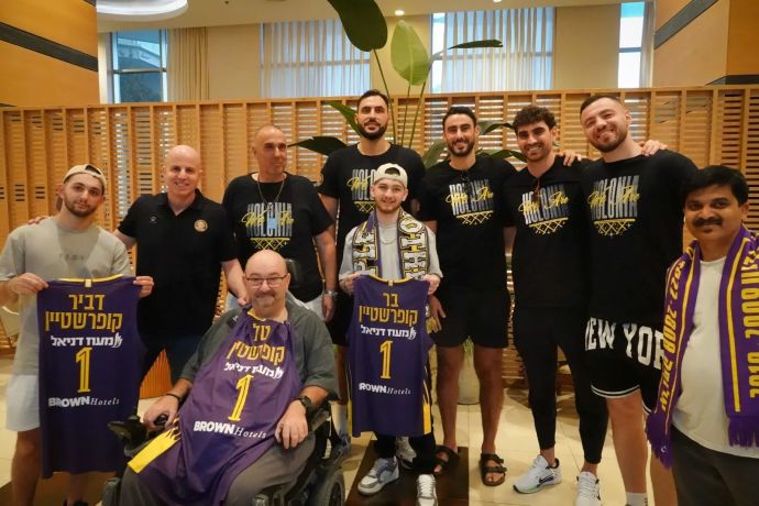 שורד השבי בר קופרשטיין במפגש עם הפועל חולון