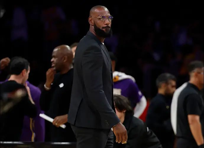 שחקן לוס אנג'לס לייקרס, לברון ג'יימס