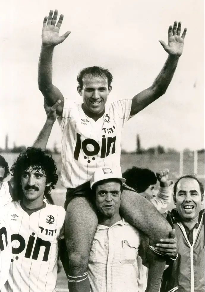 שלום רוקבן חוגג גביע עם הפועל יהוד